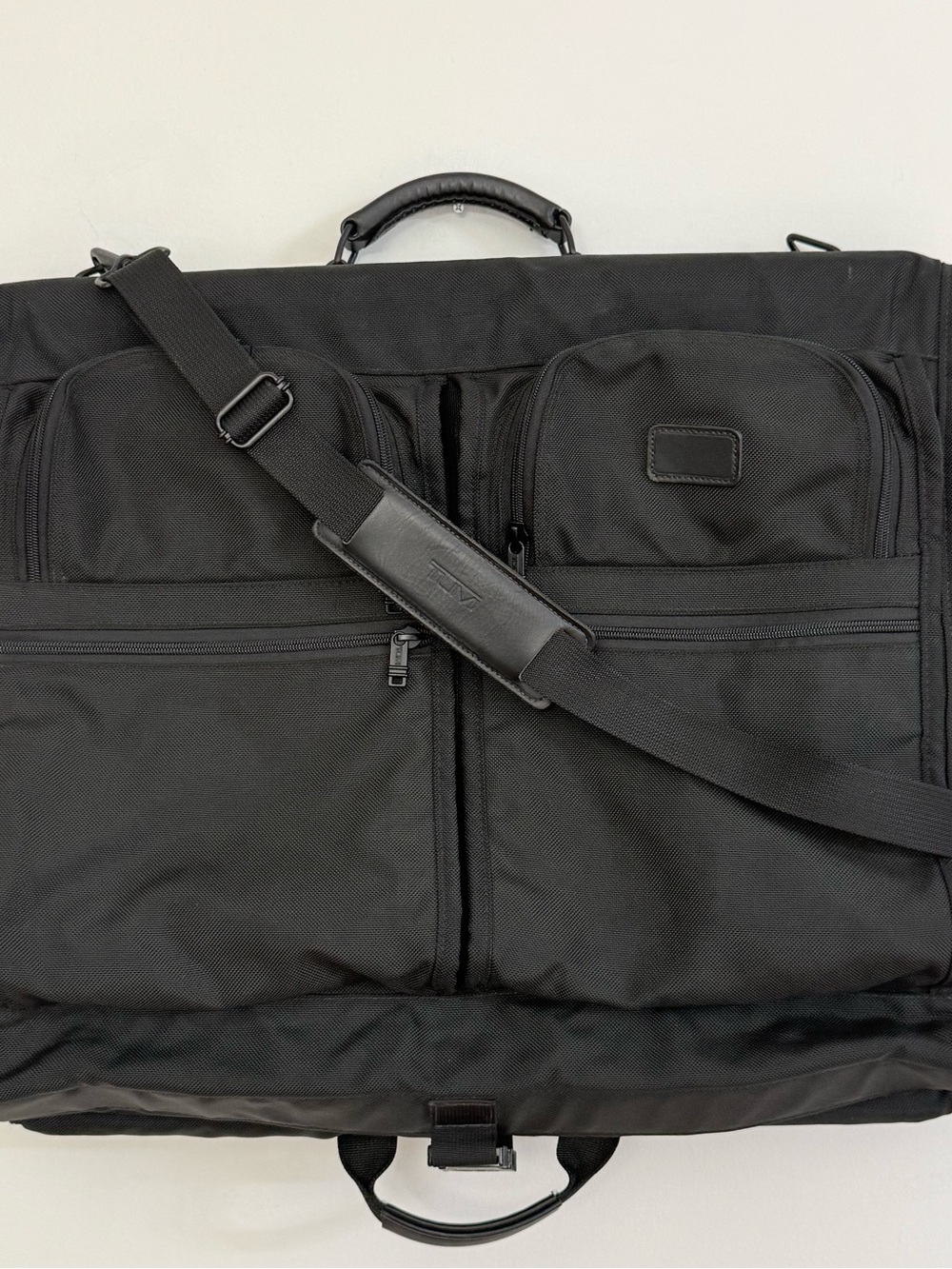 TUMI Alpha Bifold Garment Bag Black Ballistic Made in USA 23” Travel Luggage EUC